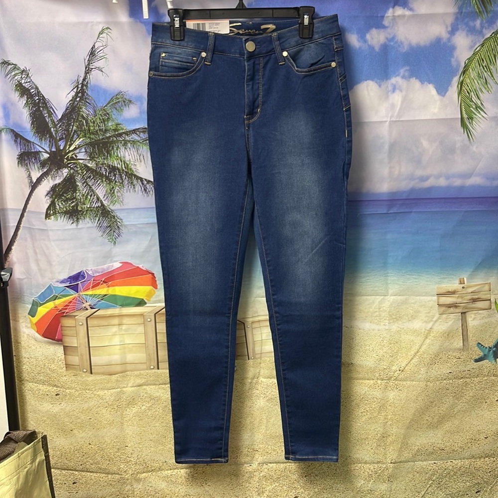 - Brand new Woman’s Seven7 Booty Shaper high rise leggings. Size 8.